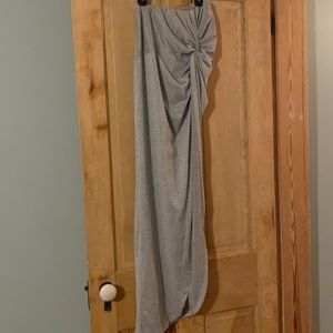 Chic, grey, panty lined skirt with slit size s